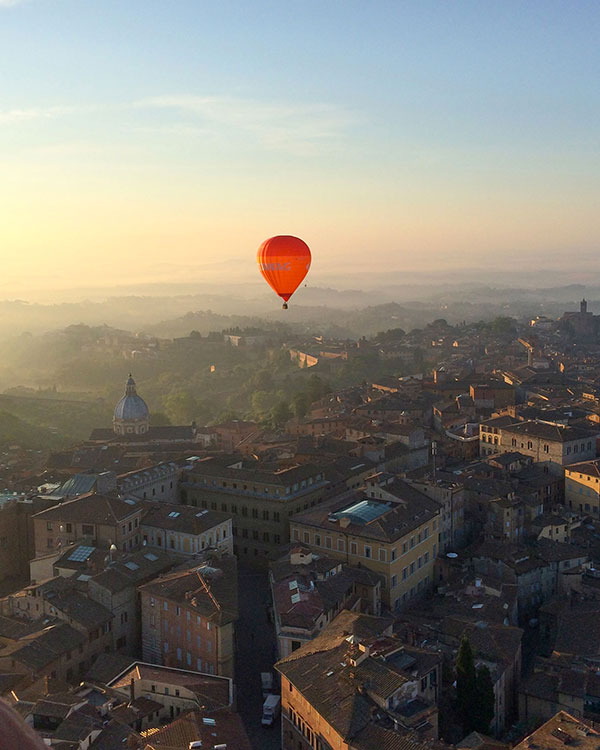 Take a hot air balloon flight in Tuscany with Outdoor in Tuscany, departures from Chianti to fly above the Tuscany landscape